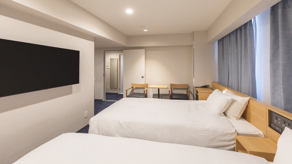 ROOM, QUADRUPLE