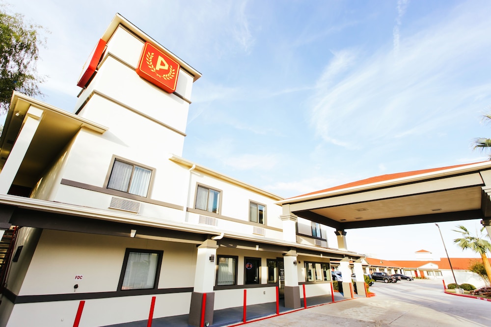 Scottish Inns & Suites Willowbrook Houston 1/33