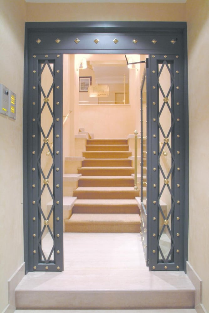 COLOSSEO STUDIO SUITES 9/17