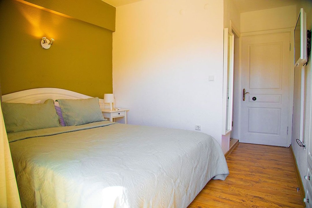 Alacati Private Hotel - Adults Only 3/17