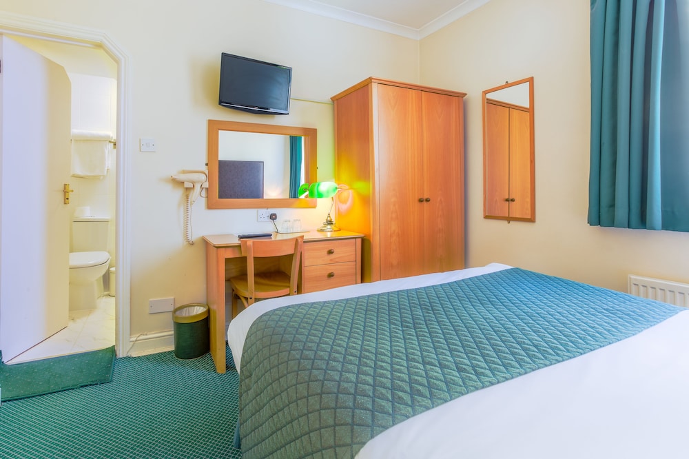 London Town Hotel 32/69