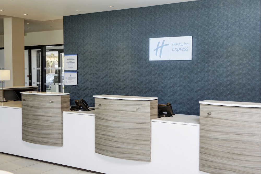 Holiday Inn Express London - Excel 10/64