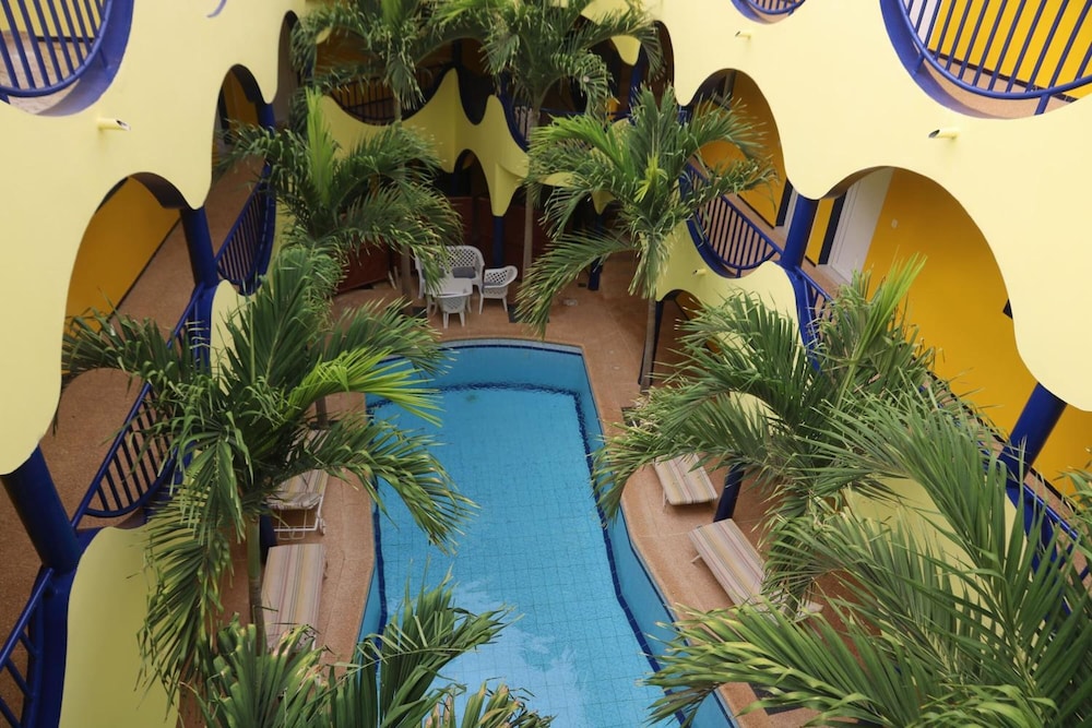 L Hacienda 24/30