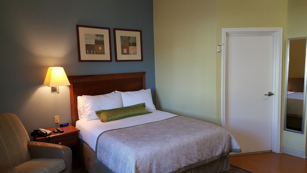 Candlewood Suites Oklahoma City-Moore 17/38