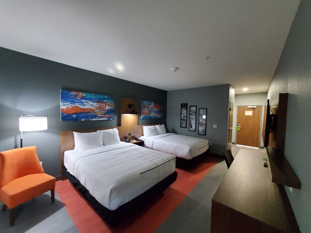 Efficiency, 2 Queen Beds