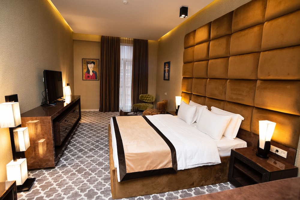 ECONOMY, DOUBLE OR TWIN BED