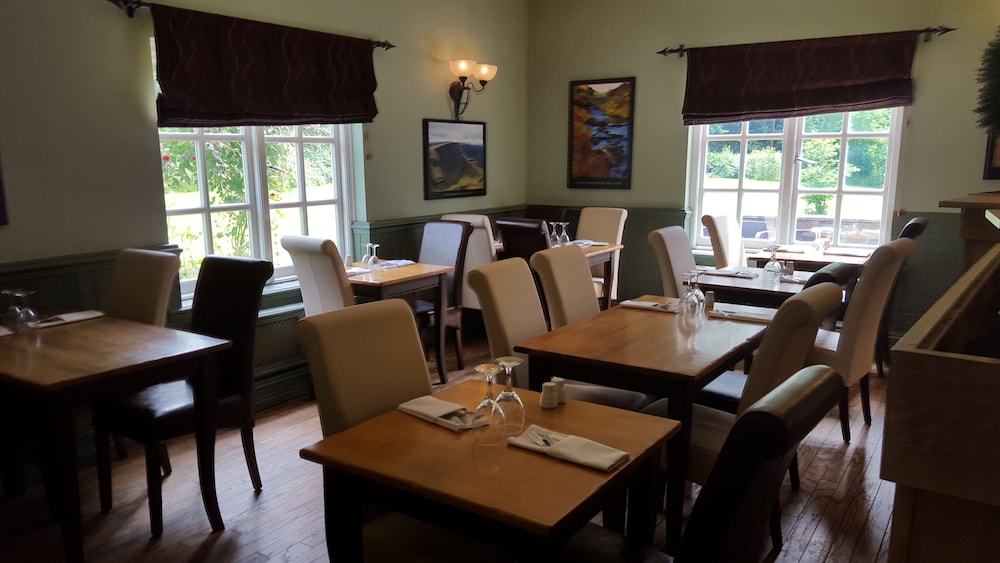 OYO Flagship Nant Ddu Lodge Hotel & Spa 57/70