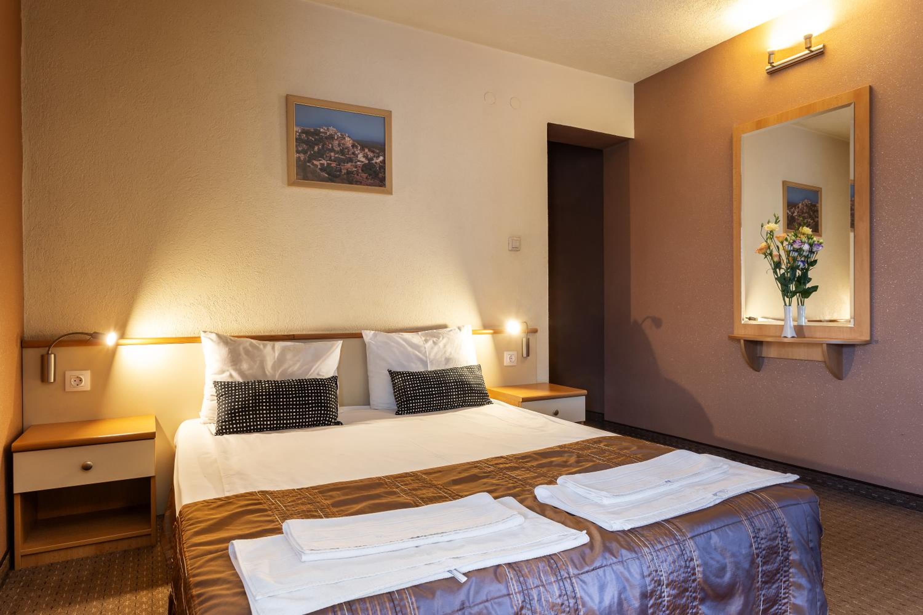 غرفة قياسية بسرير مزدوج، Brod Hotel 5/10