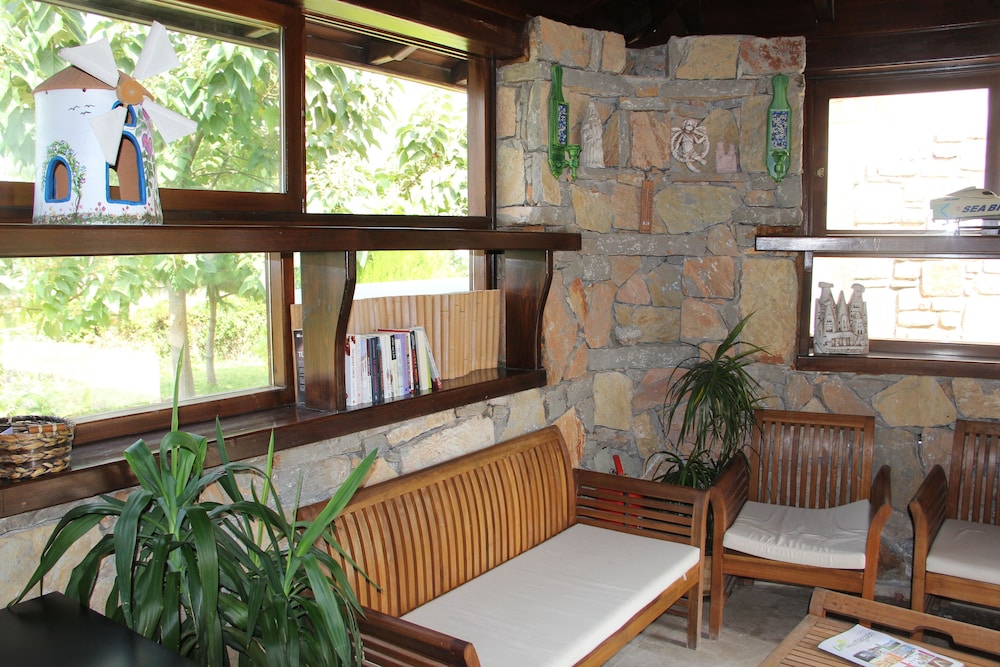 Villanaz Apart Hotel 10/22