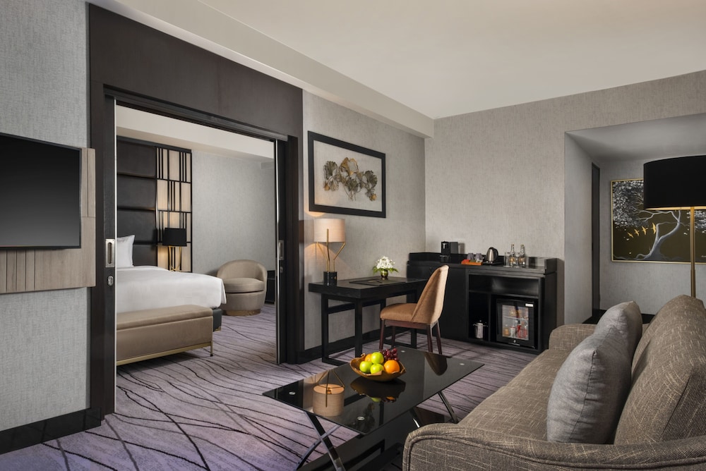 Grand Swiss-Belhotel Darmo 42/62
