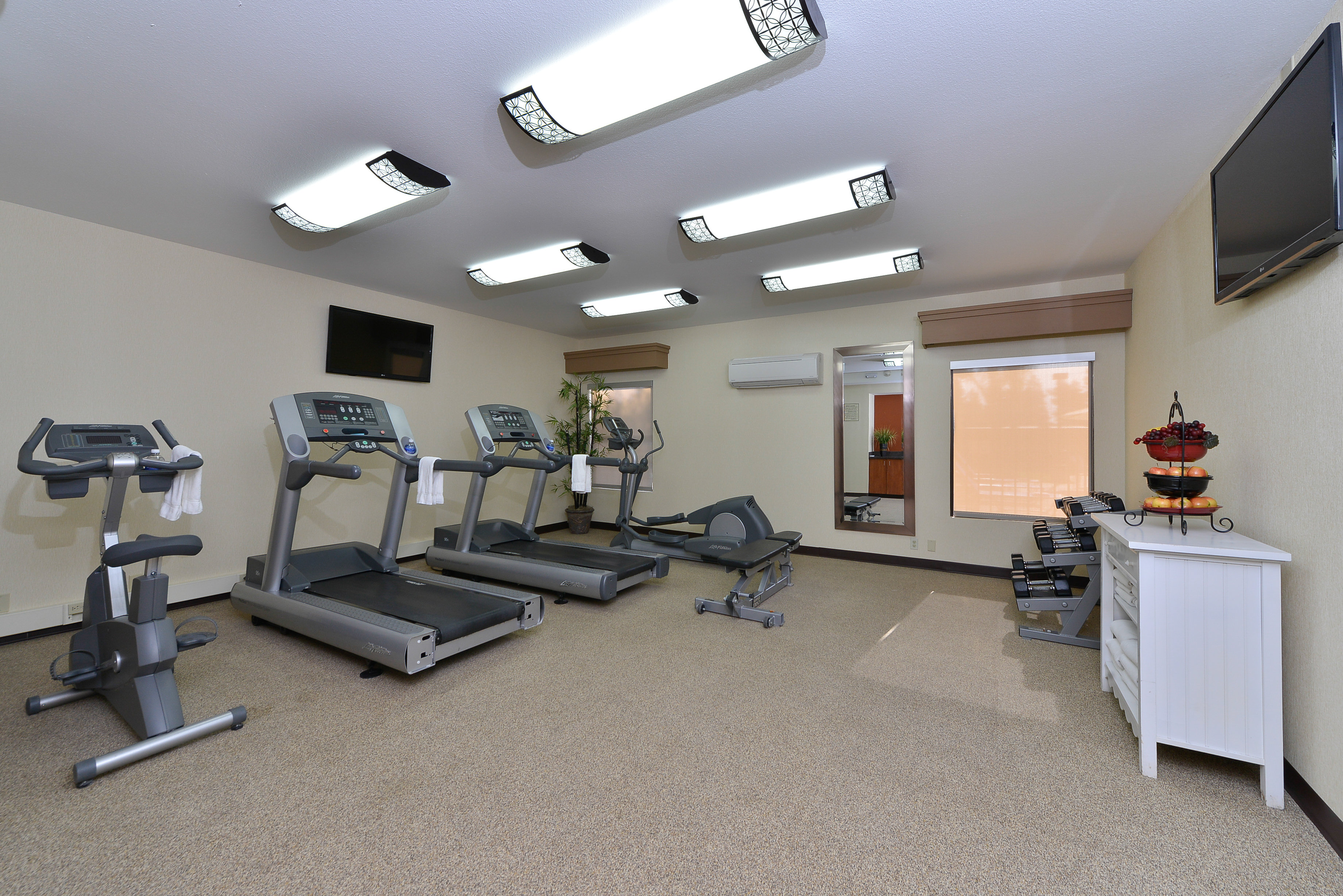 Best Western Plus Fresno Airport Hotel 31/68