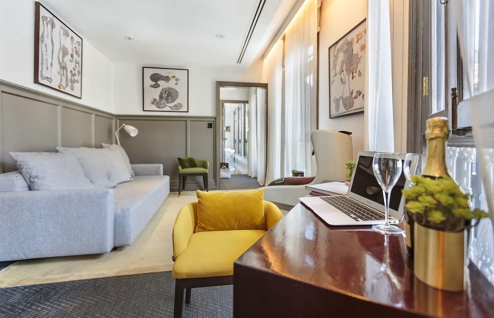 Ann Siang House The Unlimited Collection by Oakwood 7/31