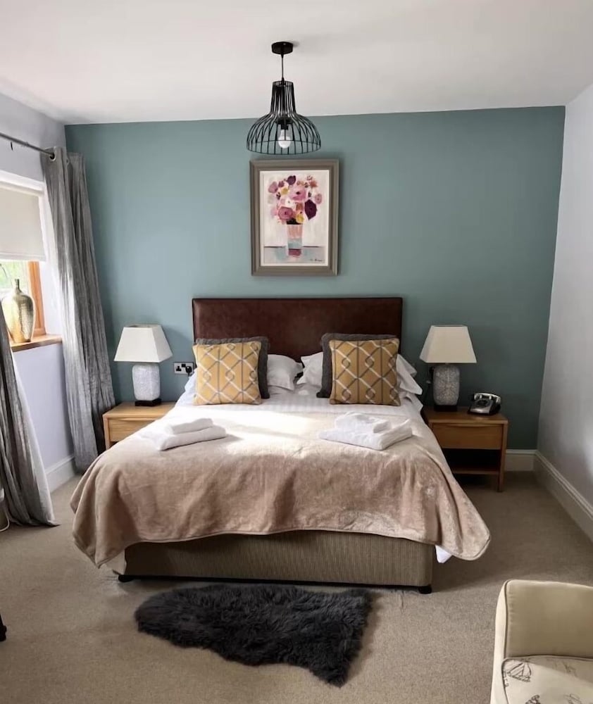 The Gower Hotel 17/50