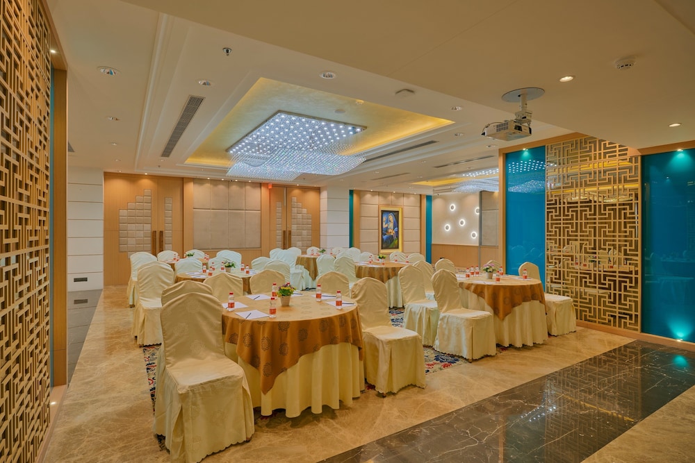 Blu Feather Hotel & Spa 62/69