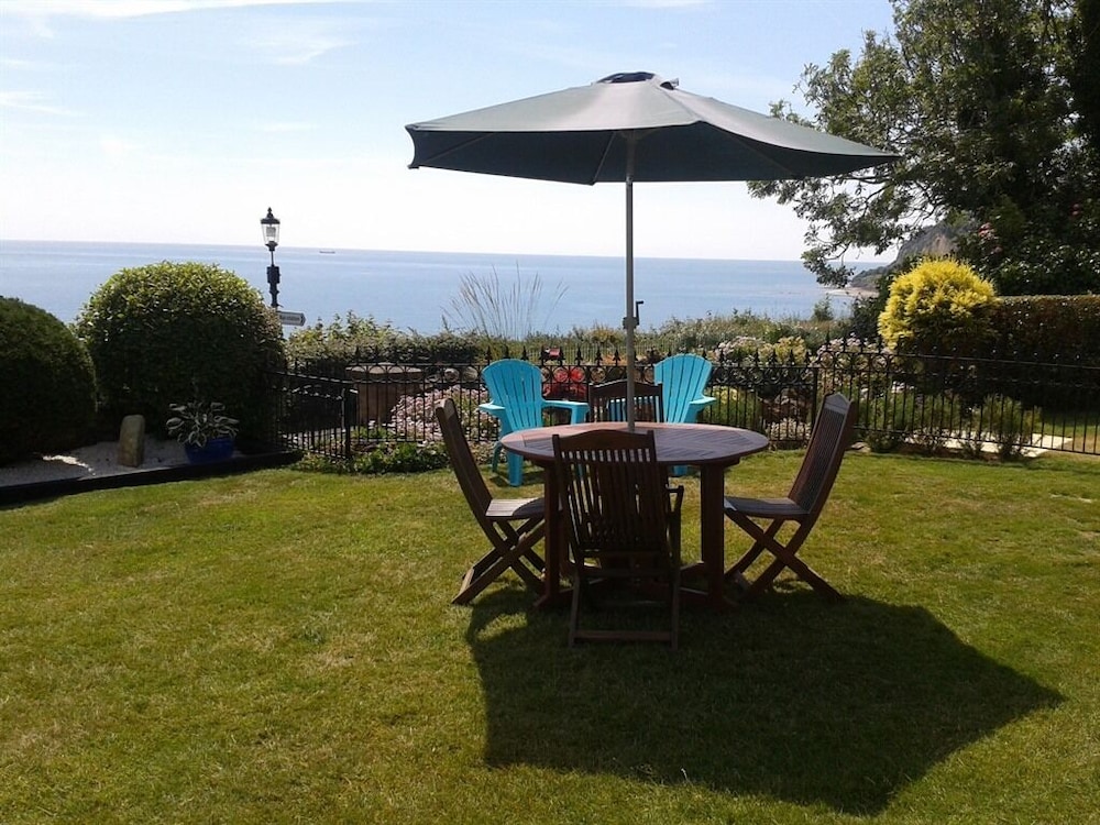 Cliff Hall Hotel 27/35
