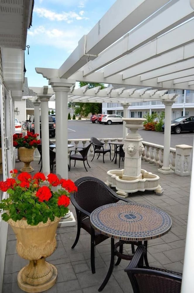 Court Plaza Inn & Suites 47/64