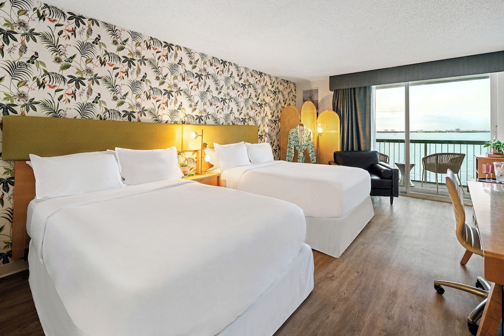 Deluxe, 2 Double Beds, Bay Front, Balcony