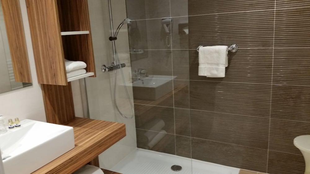 COMFORT, DOUBLE OR TWIN BED, TERRACE