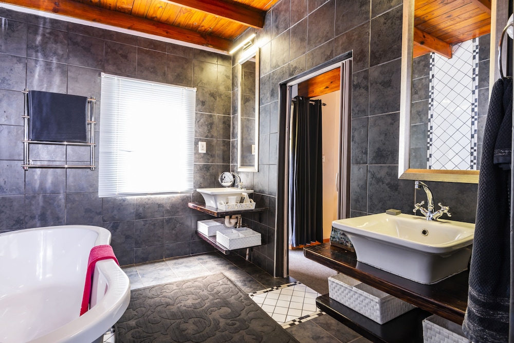 Ama Zulu Guesthouse And Safaris 45/50