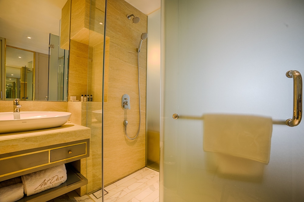 Art Deco Luxury Hotel & Residence 37/39