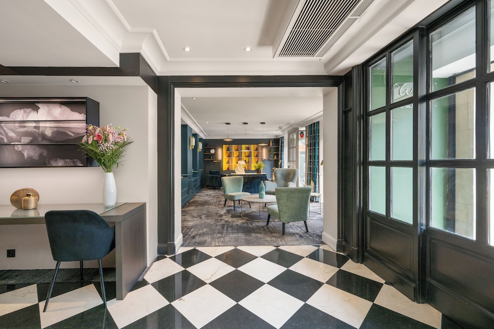 Le Royal Hotel 8/47