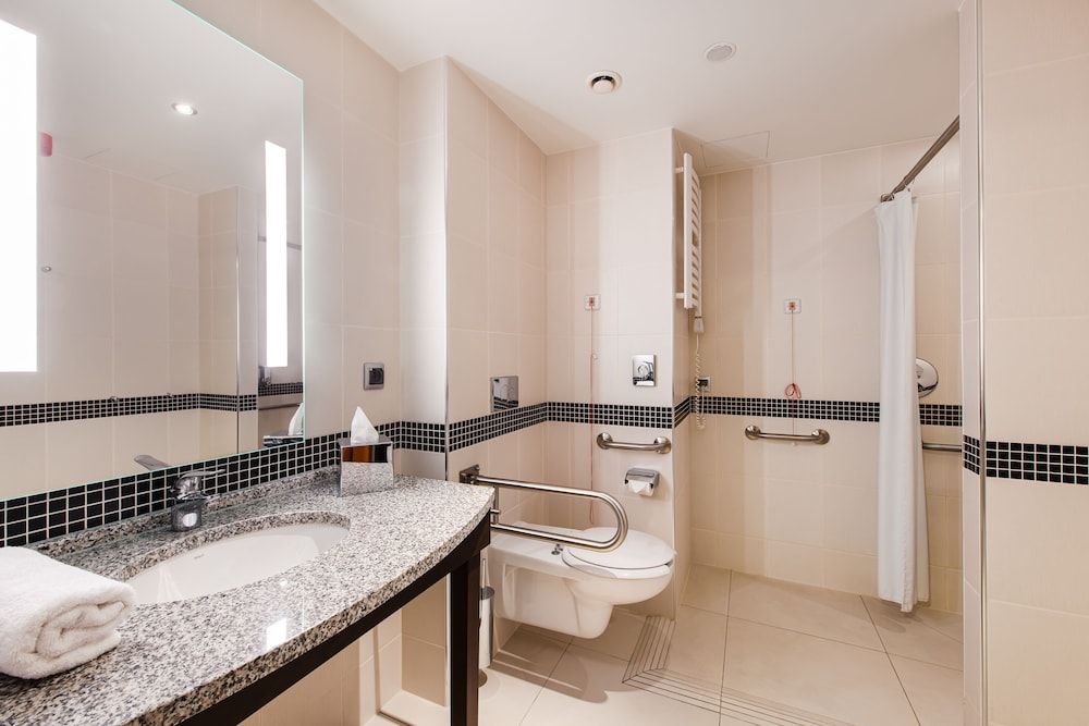 Hampton By Hilton Warsaw Airport 8/30