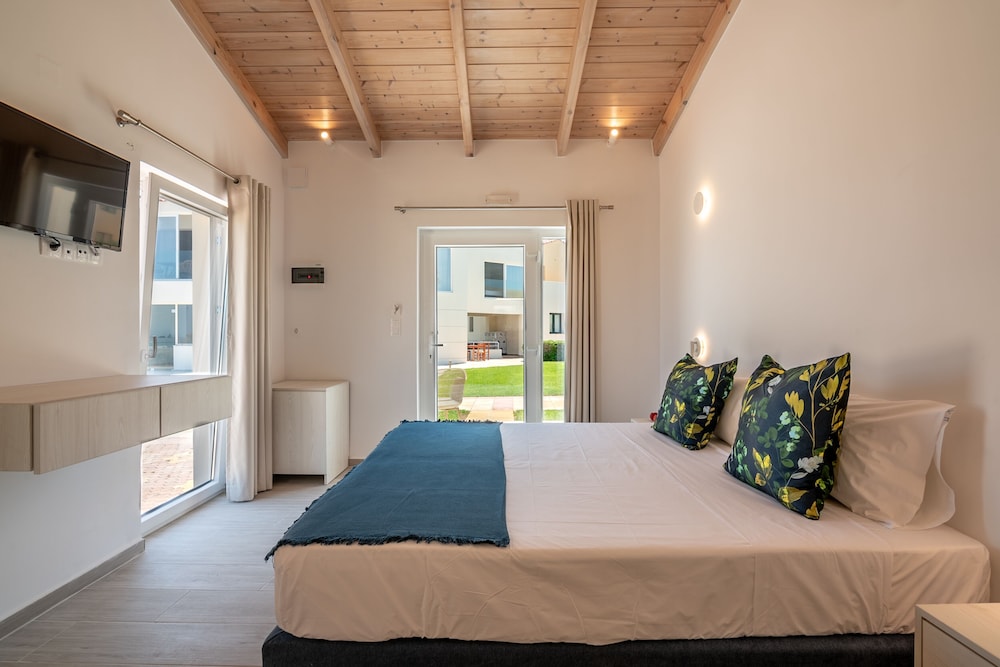 Gt Beach Hotel 24/49