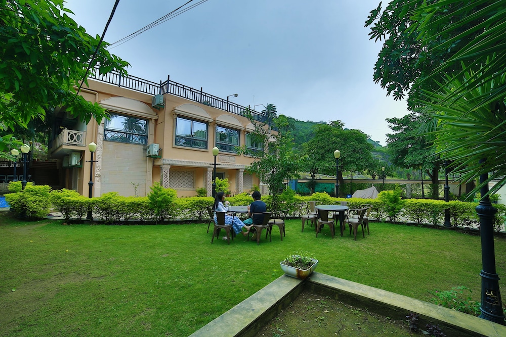 Hotel Shiv Villa 36/45