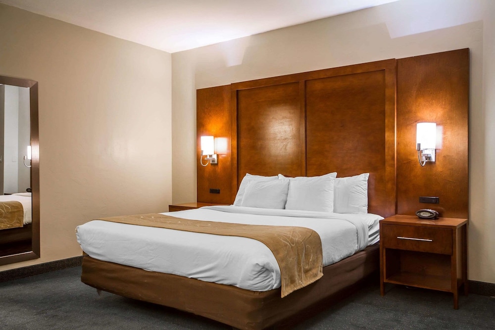 Comfort Suites Appleton Airport 5/27