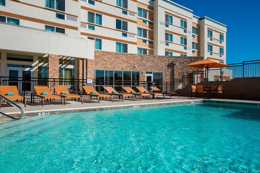 Courtyard Dallas Midlothian At Midlothian Conference Center 50/56