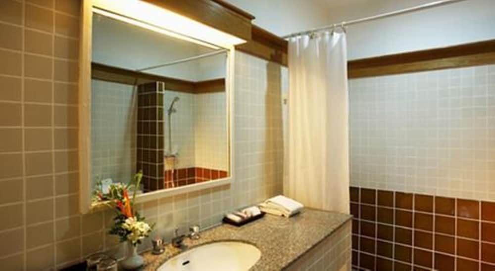Waterfront Suites Phuket by Centara 29/76
