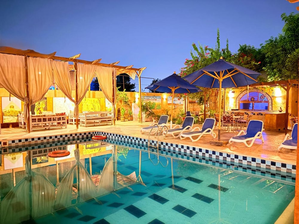Nile Compound Hotel 6/50