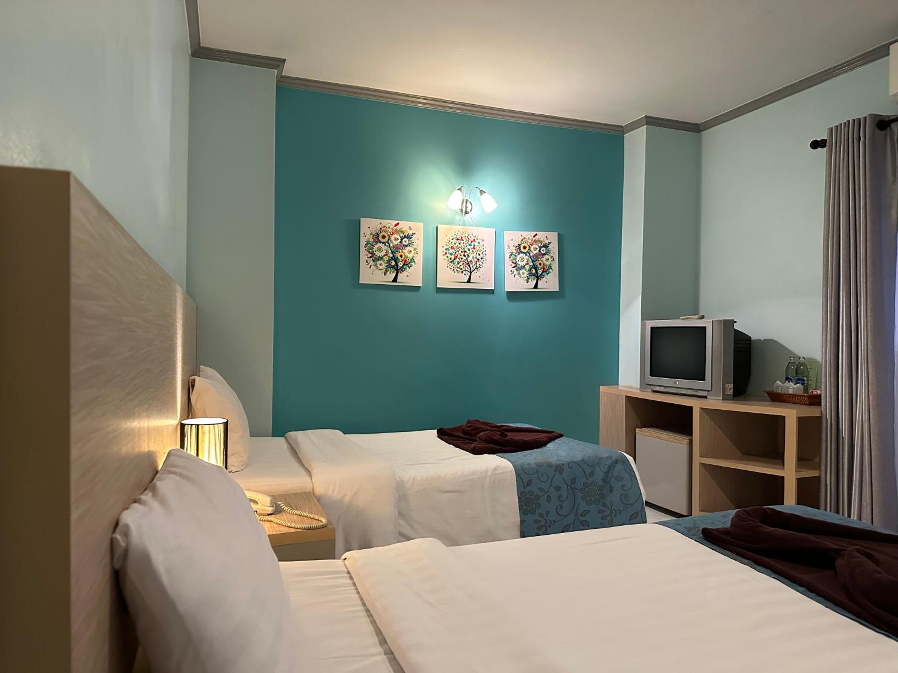 غرفة قياسية بسريرين منفصلين وسرير كينج وسرير فردي، Thipurai City Hotel 4/10
