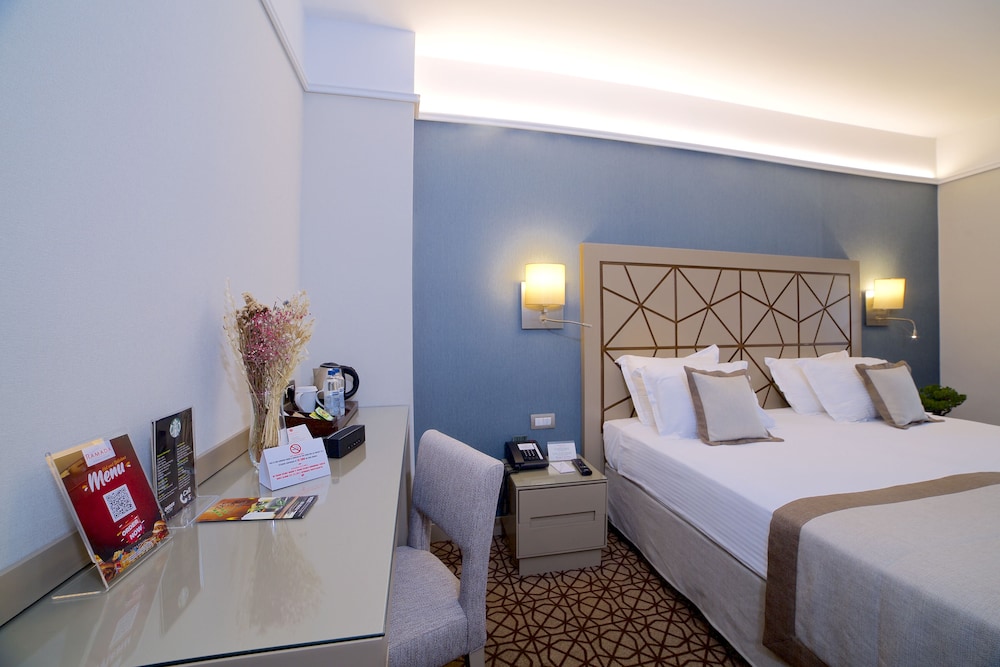 غرفة سوبيريور بسرير كينج، Ramada By Wyndham Istanbul Taksim 3/10