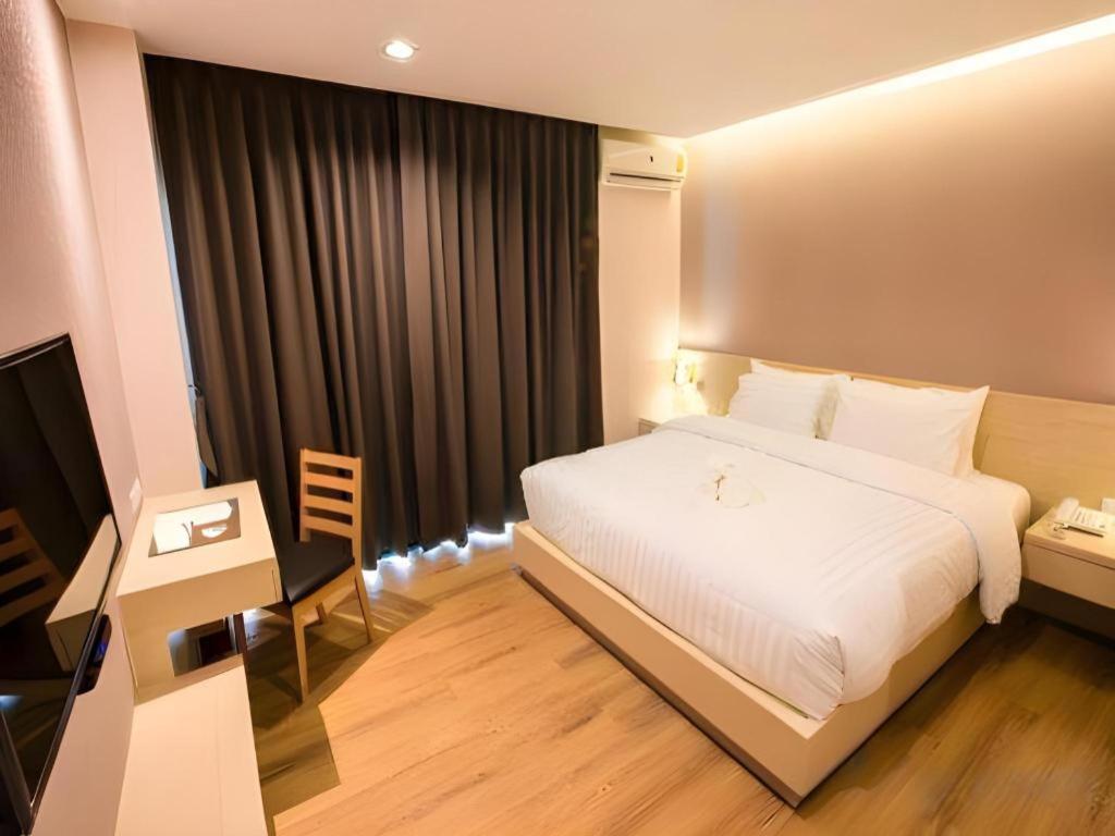 L Hotel 32/58