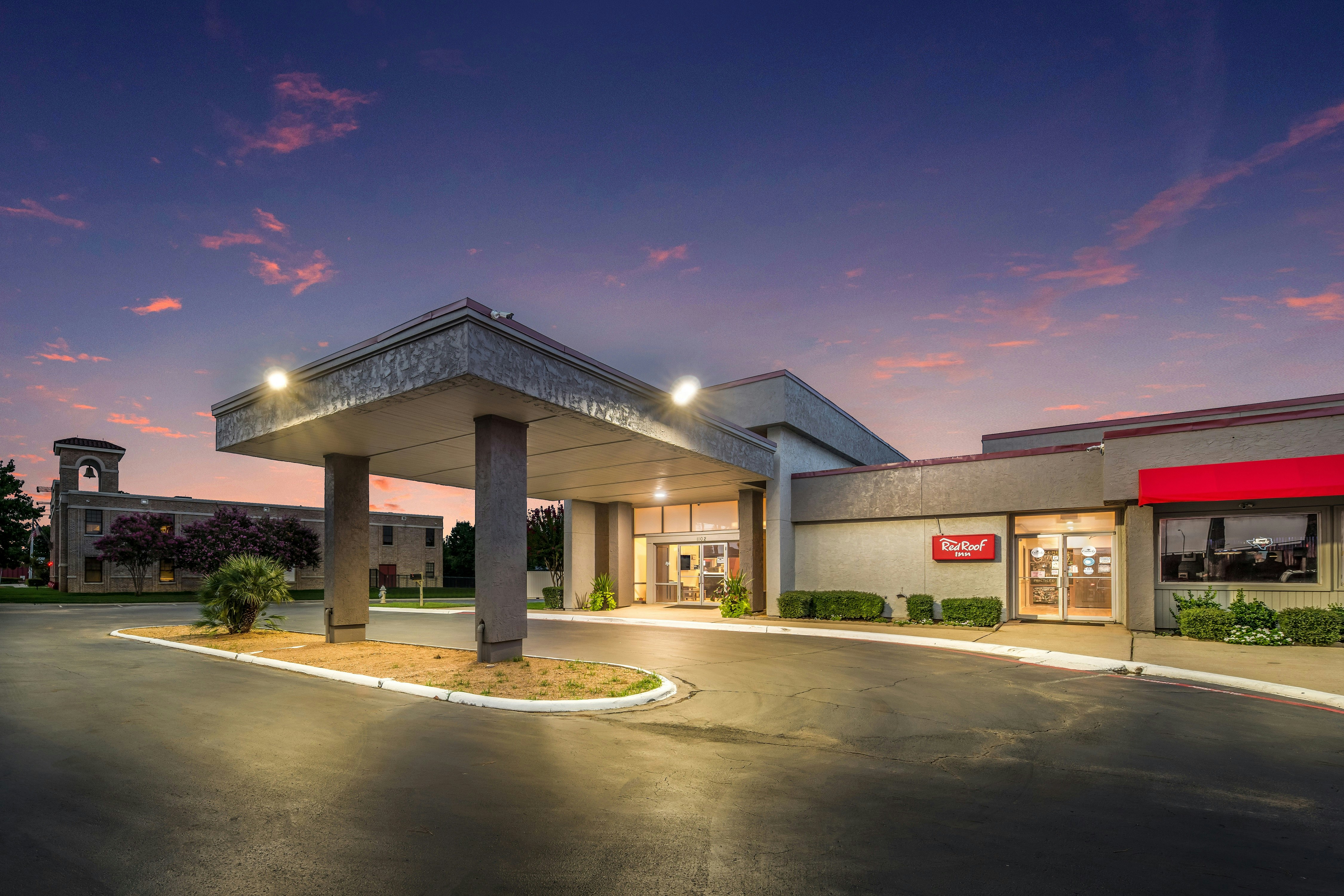 Red Roof Inn Lewisville 8/43