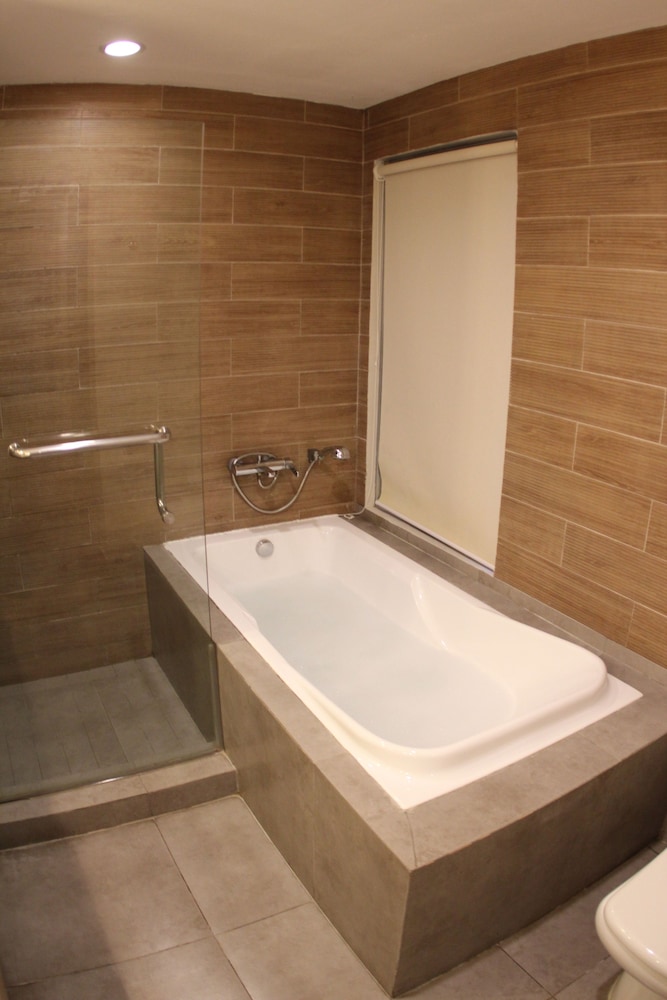 Cebu R Hotel Mabolo 53/54