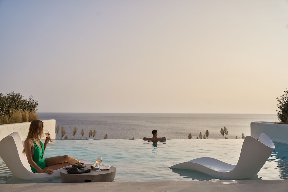 Ios Grand Pool Suites 39/50