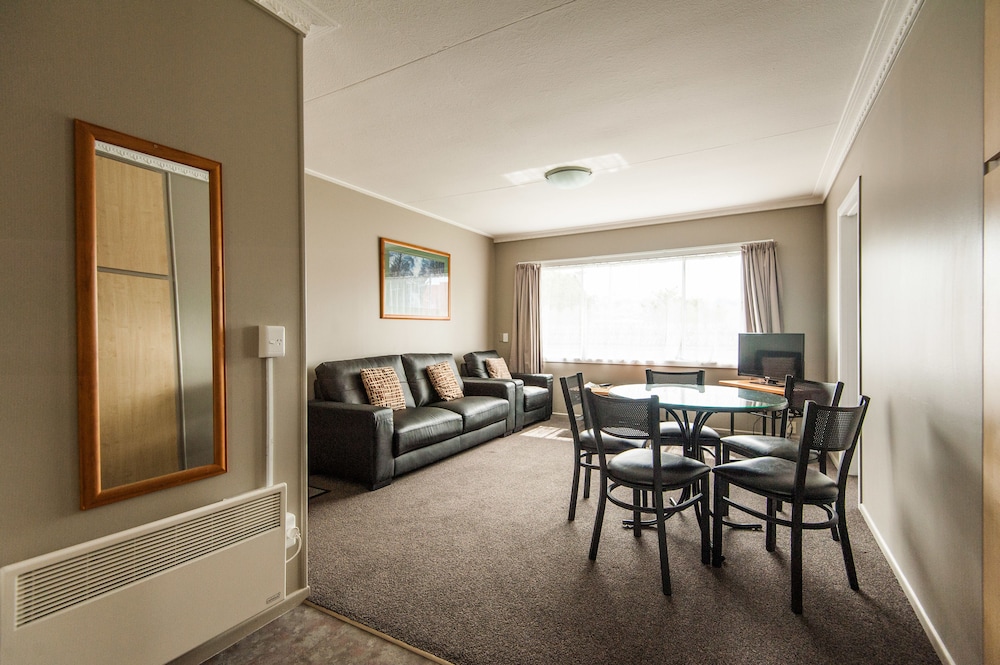 Manuka Crescent Motel 37/63
