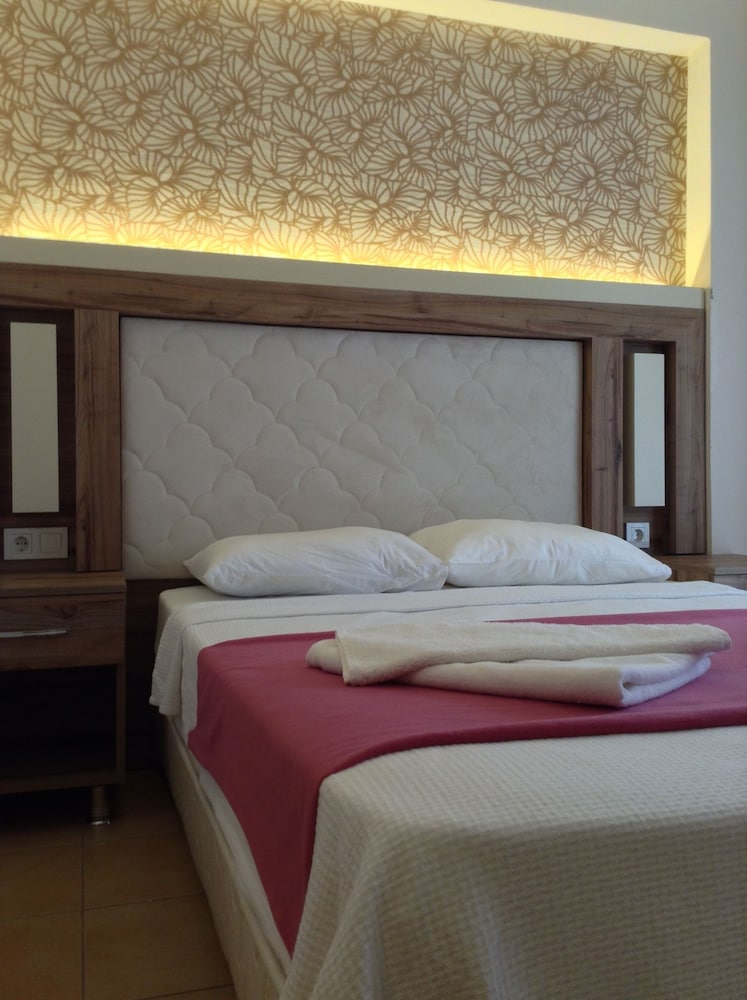 Senam Hotel 13/27