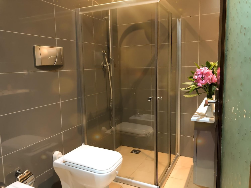 Kompleksi Arifi Hotel 45/50
