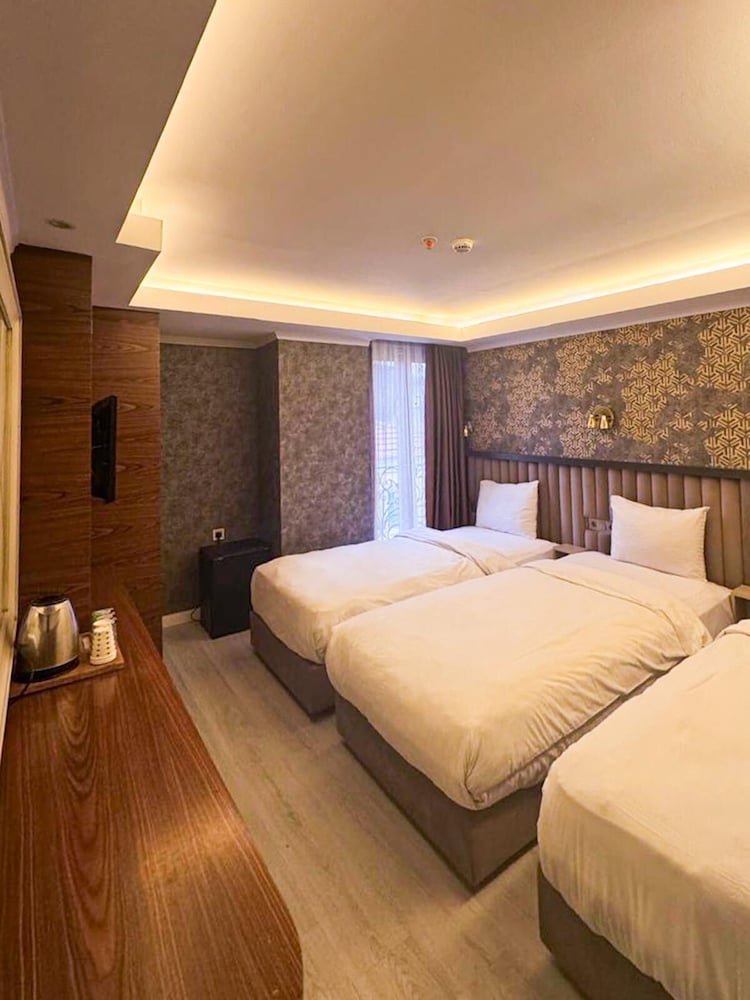 CLASSIC, TRIPLE, MULTIPLE BEDS