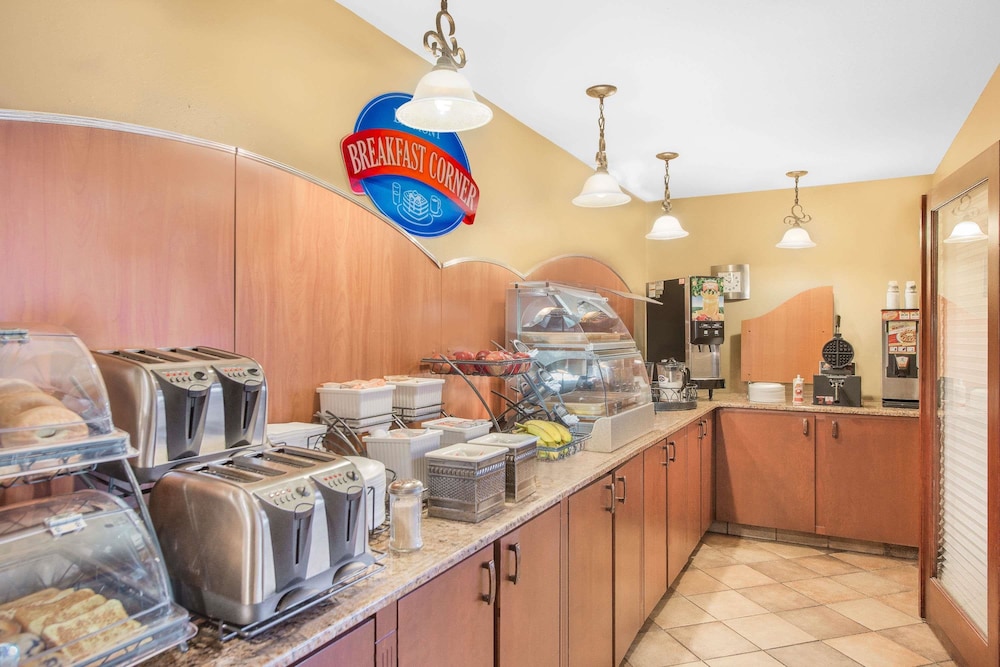Baymont by Wyndham Litchfield 23/29