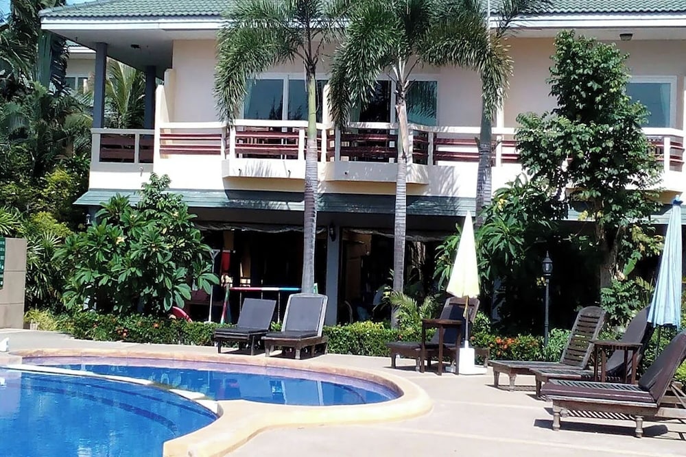 Bacchus Home Resort 8/77
