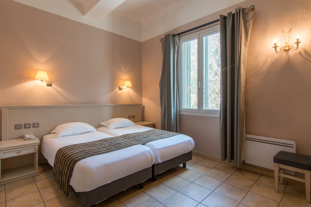 Hotel Artea 12/28