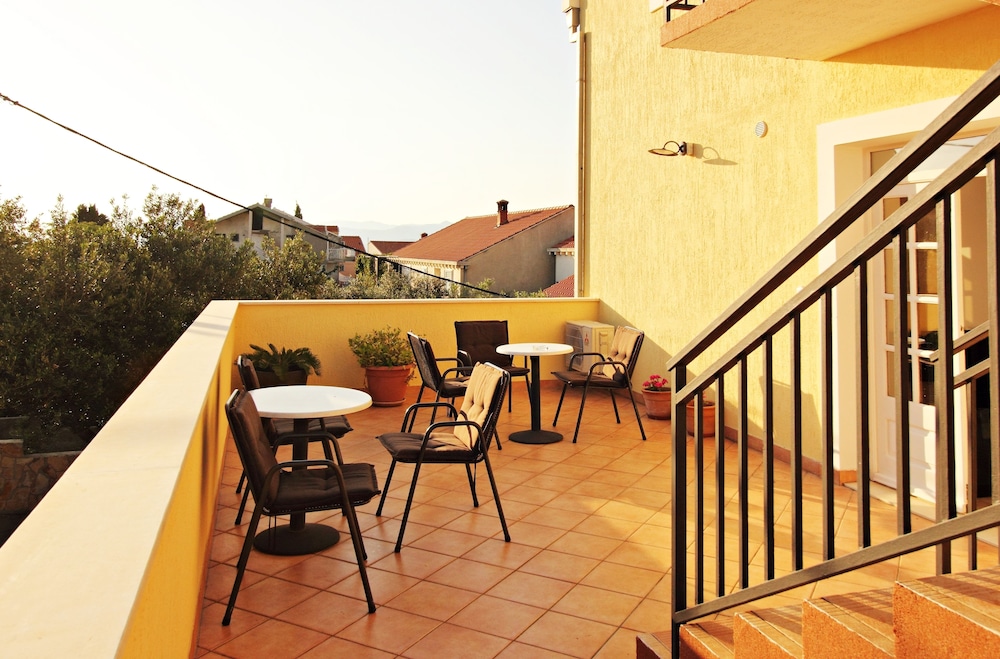 Bacan Serviced Apartments 49/64