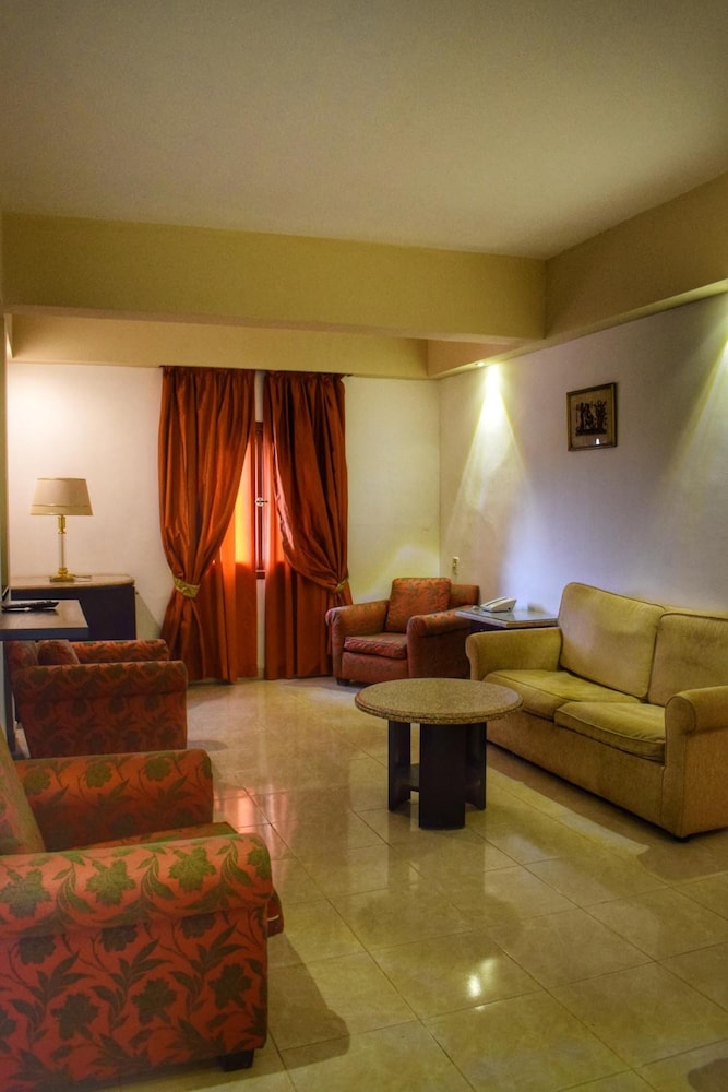 Desert View Hotel 32/48