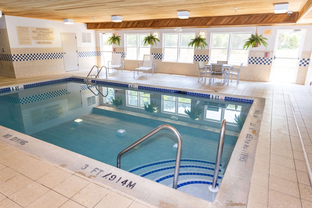 Country Inn Suites By Radisson Lehighton Jim Thorpe Pa 3/34