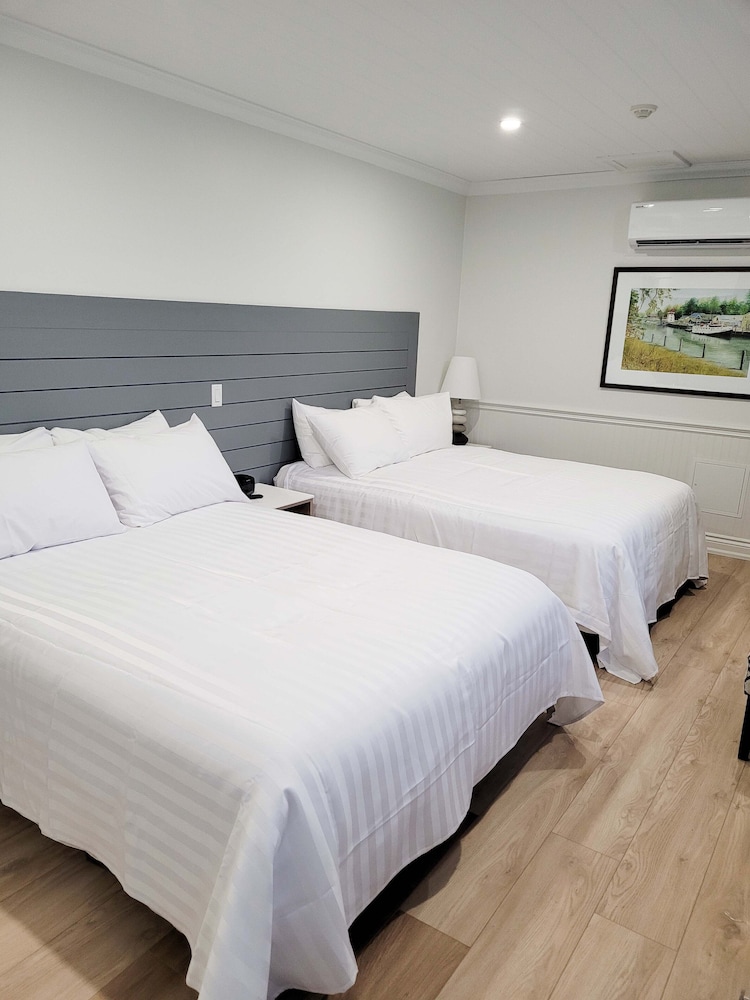 Colonial Hotel & Suites 11/42