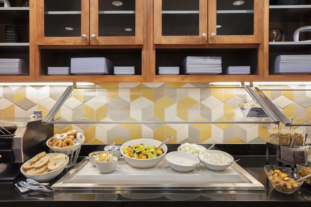Hyatt Place Reno Tahoe Airport 27/75